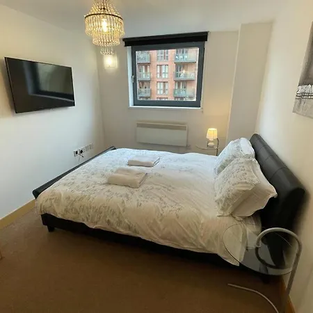 1 Bed Apartment Next To Train Station City Centre Leeds (West Yorkshire)