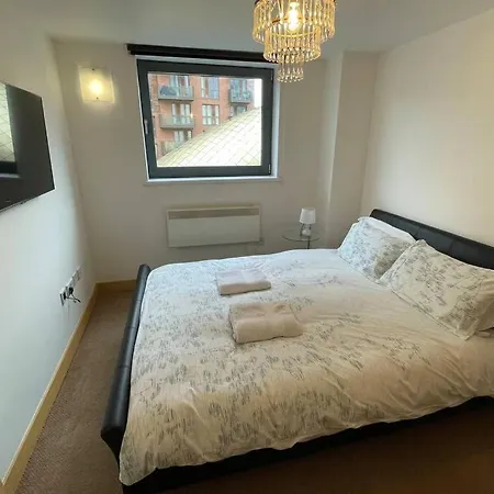 Apartment 1 Bed Apartment Next To Train Station City Centre *