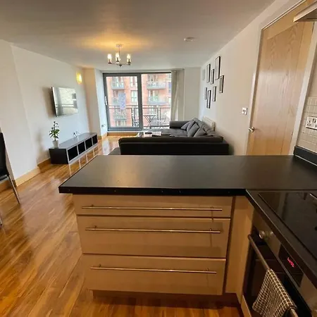 1 Bed Apartment Next To Train Station City Centre Apartment Leeds (West Yorkshire)